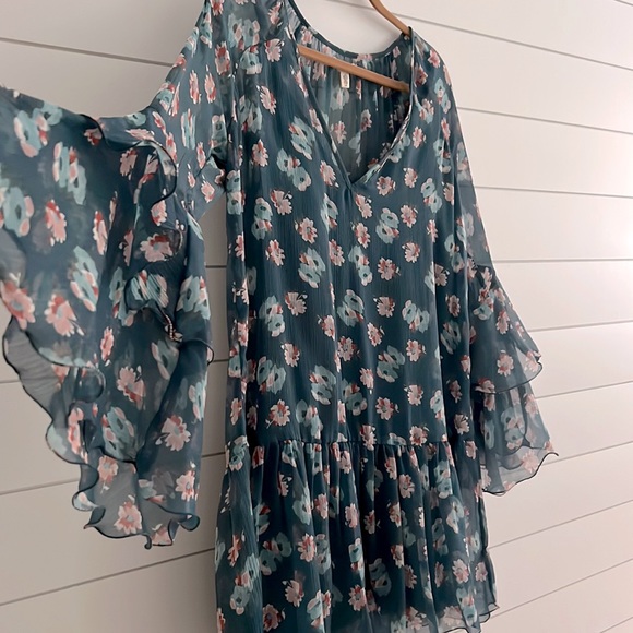 Like New⭐️ Billabong Stevie Blue Floral Boho Long Sleeve Ruffle Mini Dress - Picture 9 of 10
